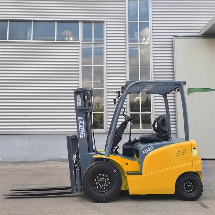 battery operated forklift