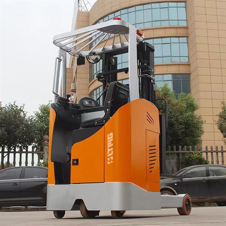 narrow aisle reach truck