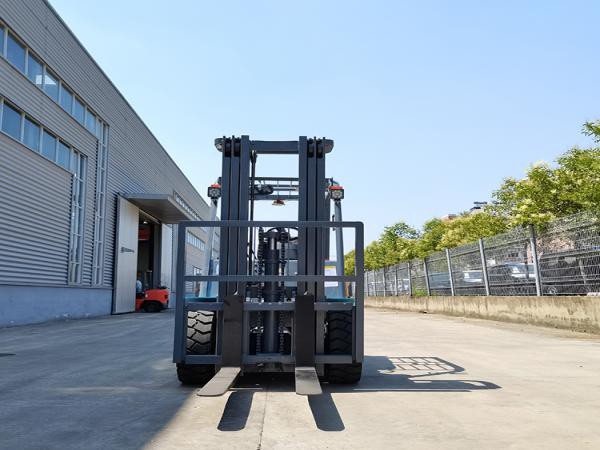 electric forklift manufacturer