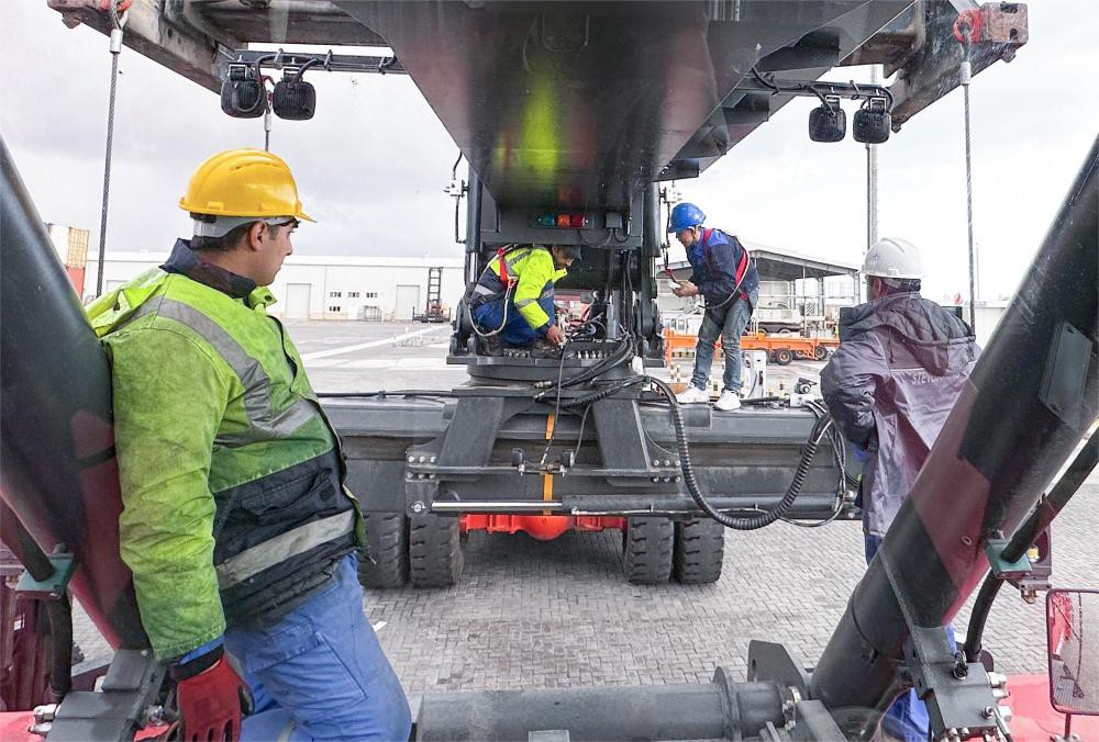 Assembly progress of container reach stackers