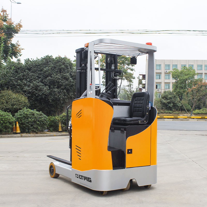 reach lift truck