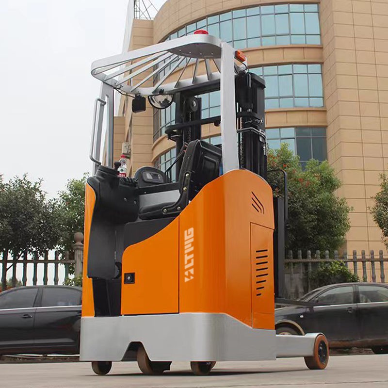 reach lift forklift