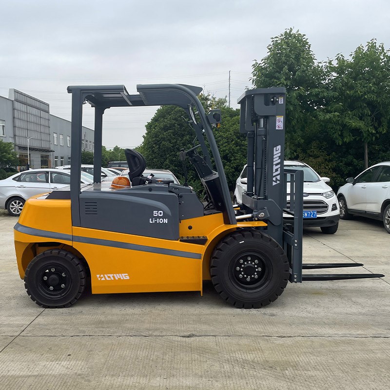 4 wheel counterbalance forklift