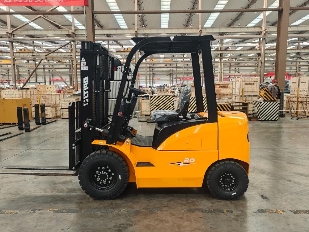 4 wheel electric forklift