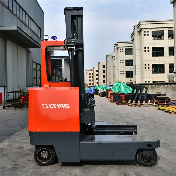 multi directional reach truck