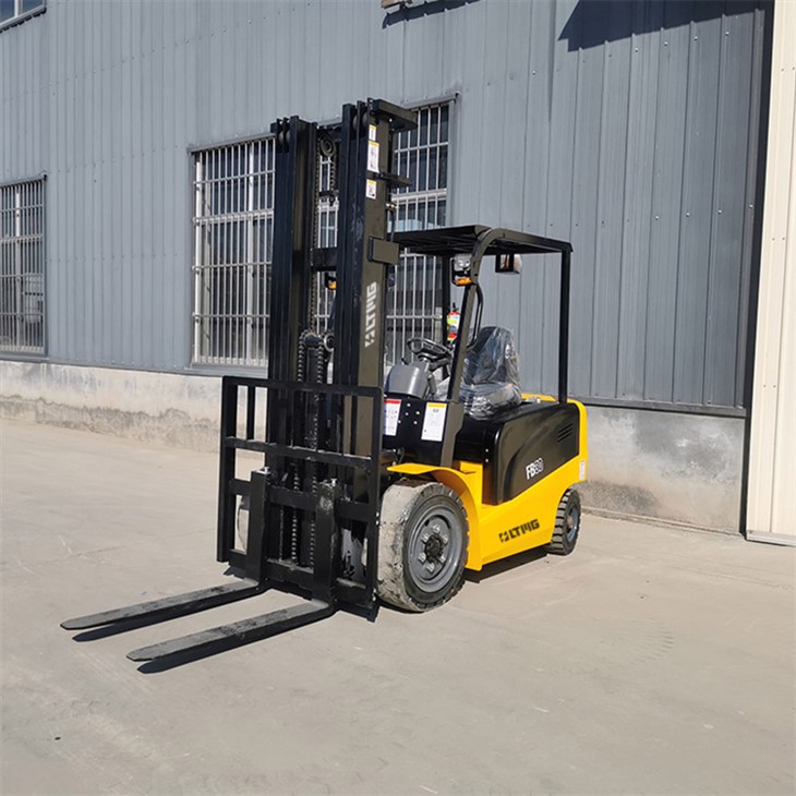 half side view of  3 ton electric forklift