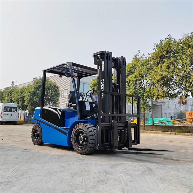 4 Wheel Electric Sit Down Forklift Trucks