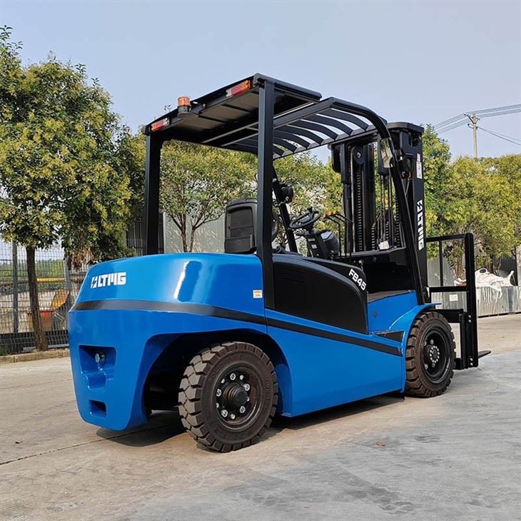 4 Wheel Electric Sit Down Forklift Trucks