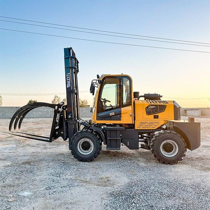 4WD Rough Terrain Forklift With Grapple