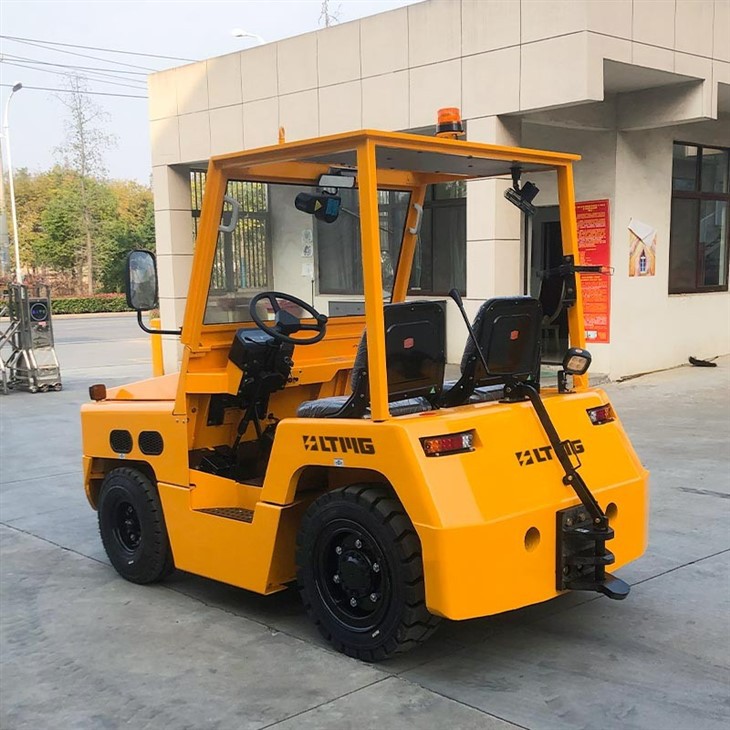 baggage tractor airport