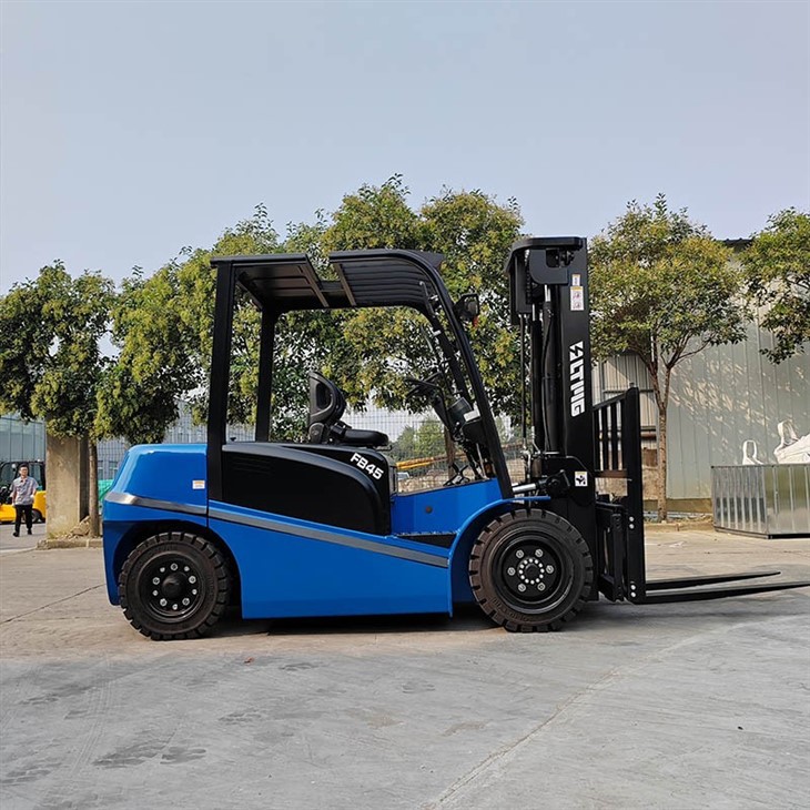electric warehouse forklift