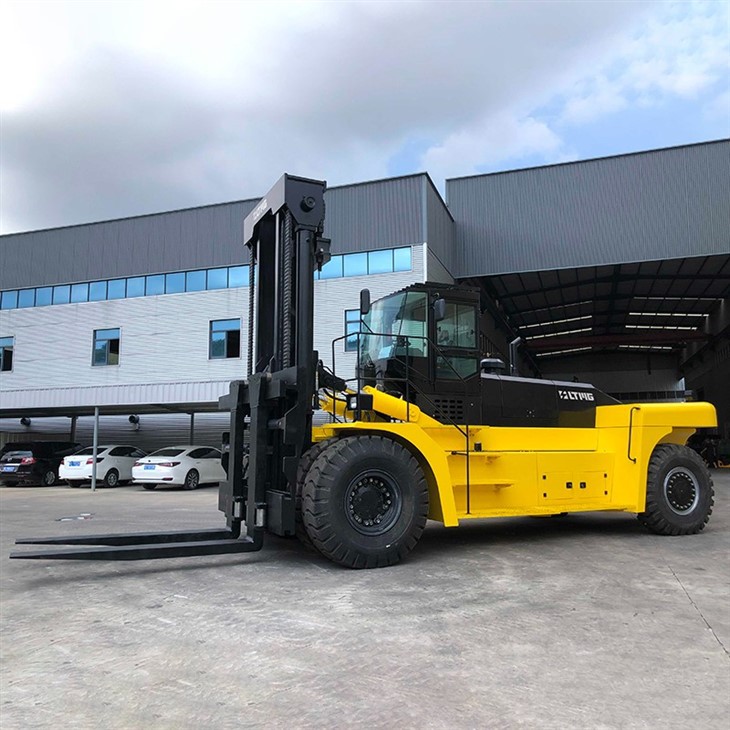 Giant Diesel Forklift