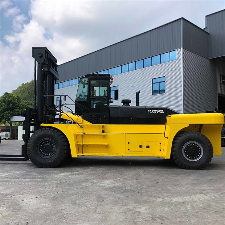 Giant Diesel Forklift