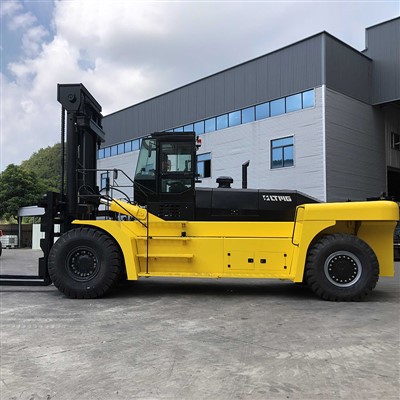 Giant Diesel Forklift