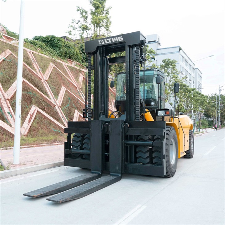 mast of the heavy duty diesel forklift