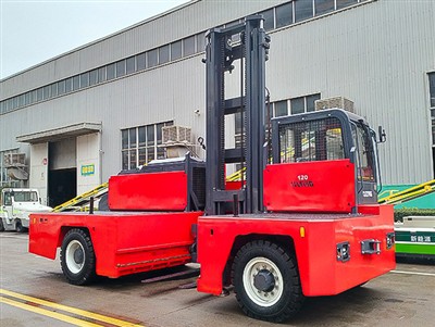 LTMG Exported The World Largest Side Forklift To Oman