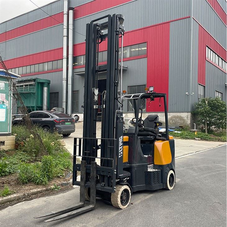 very narrow aisle forklift