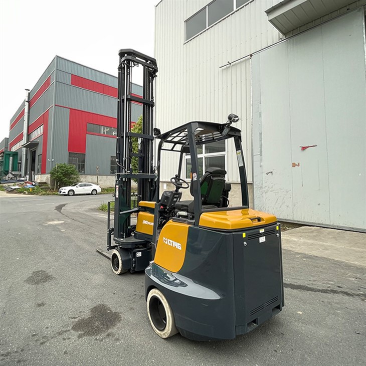 VNA forklift truck